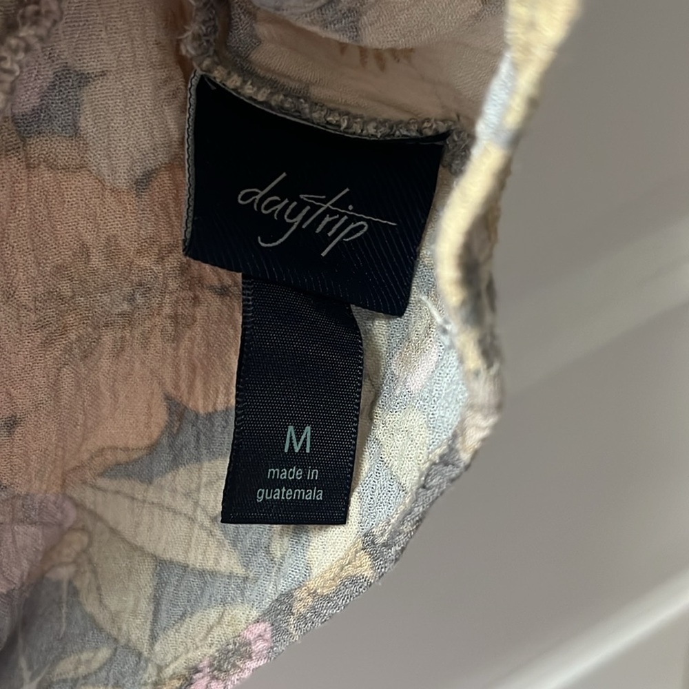 Daytrip Reversible Cropped Floral Blouse - Picture 5 of 5